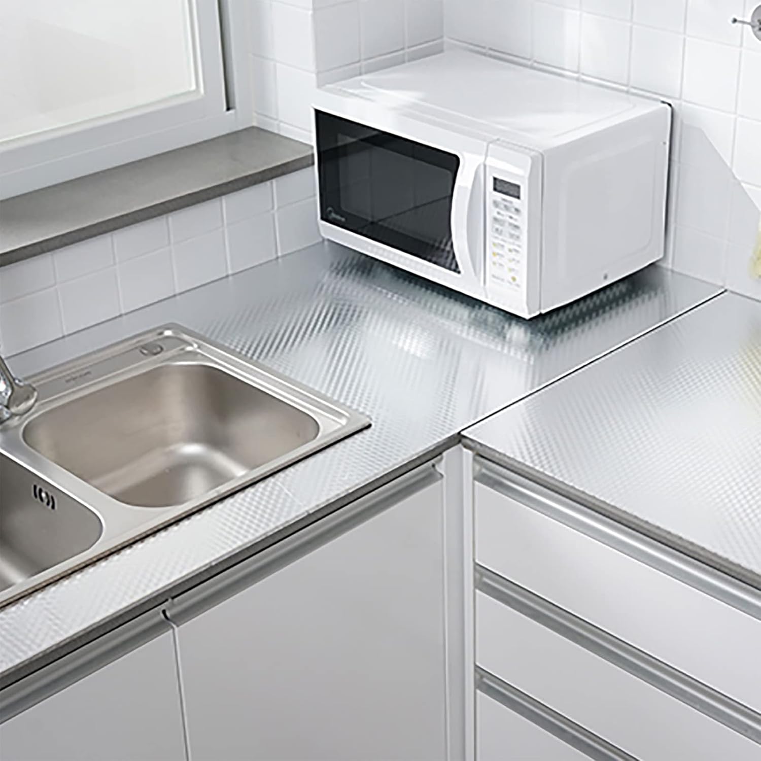 Abyssaly Oil Proof Sticker Self Adhesive Wallpaper Viny Wrap Aluminum Silver Foil 30Cm X 200Cm Waterproof Sticky Back Plastic Roll for Kitchen Drawer Liners Shelf Liner Cupboard Backsplash