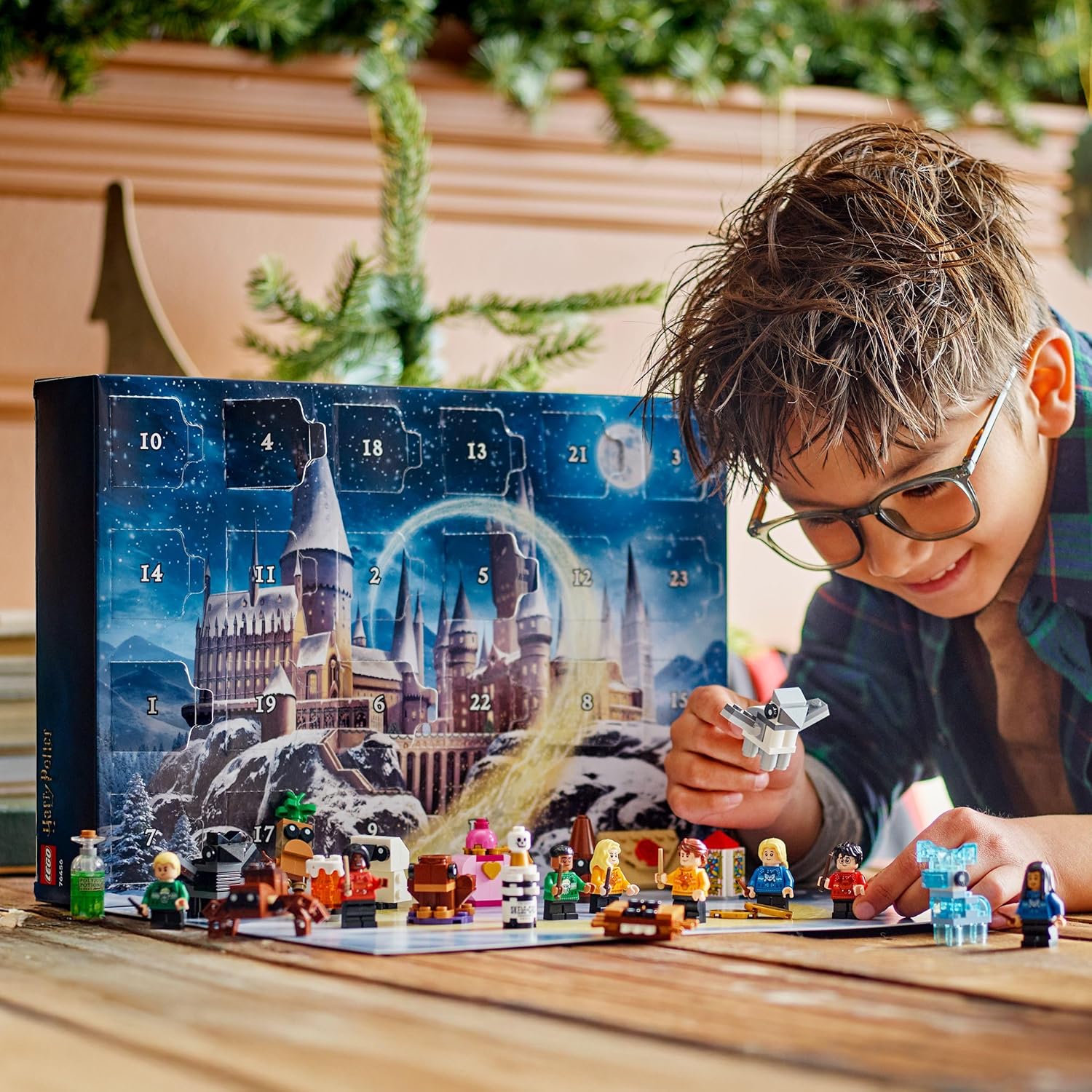 Harry Potter Advent Calendar 2025 for 7+ Year Old Boys & Girls - Christmas Countdown Toy with 24 Surprises Incl. 8 Minifigures in Festive Jumpers, & Mini Builds - Gift Idea - 76456