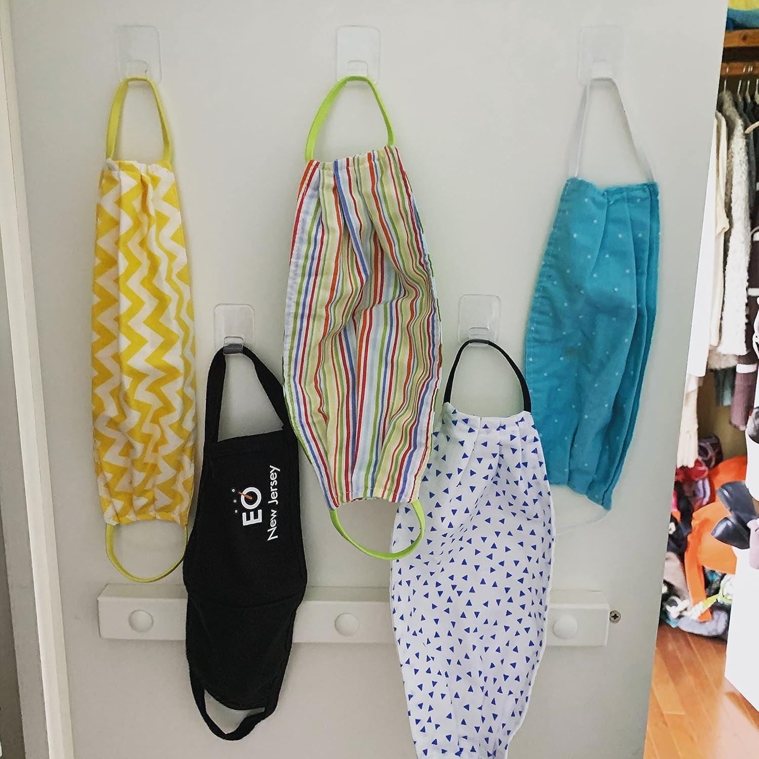 Command Designer Hooks, Medium, Brushed Nickel, 3-Hooks (17081BN-3ES), Great for Dorm Decor